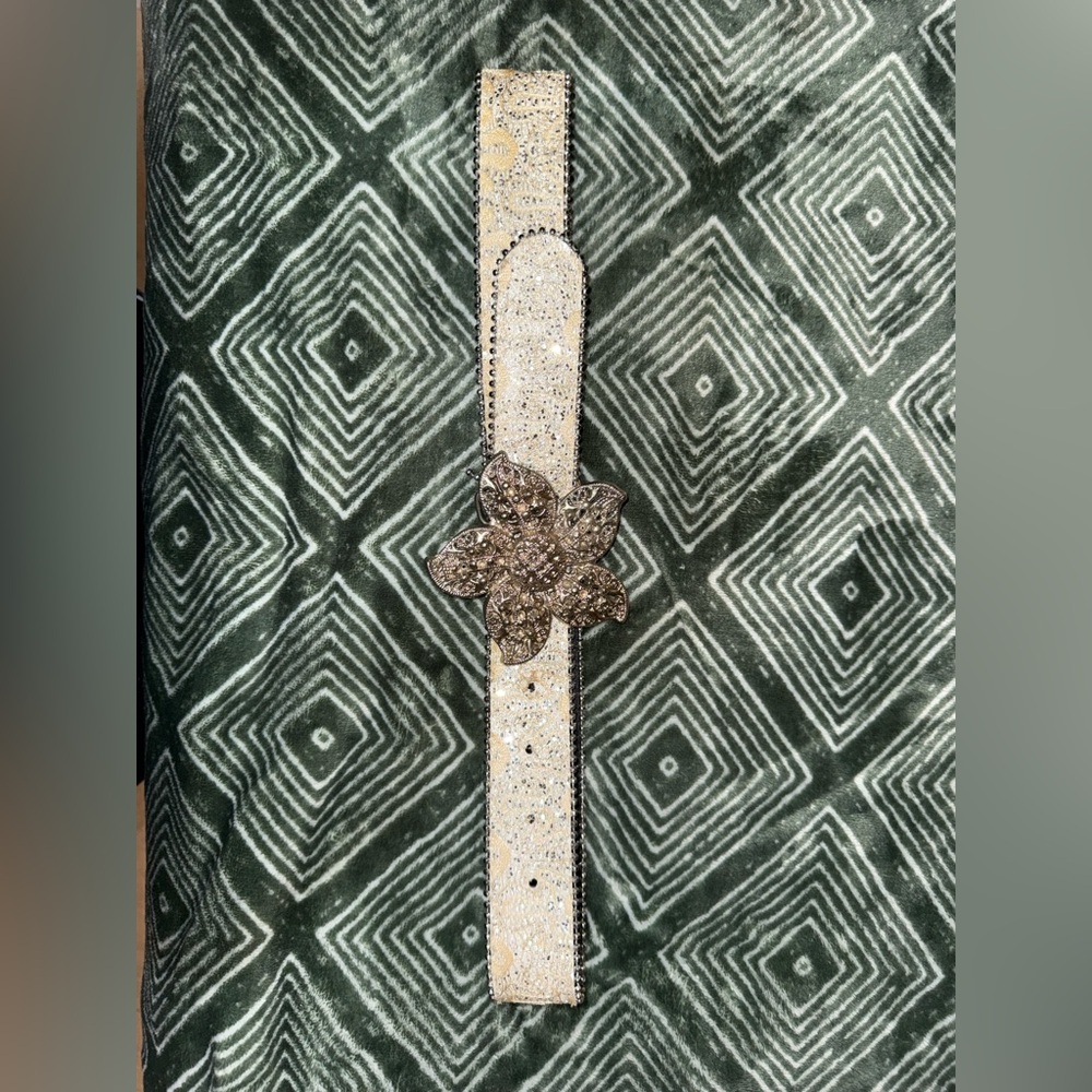 Elegant Floral Buckle Belt - Cream and Brown